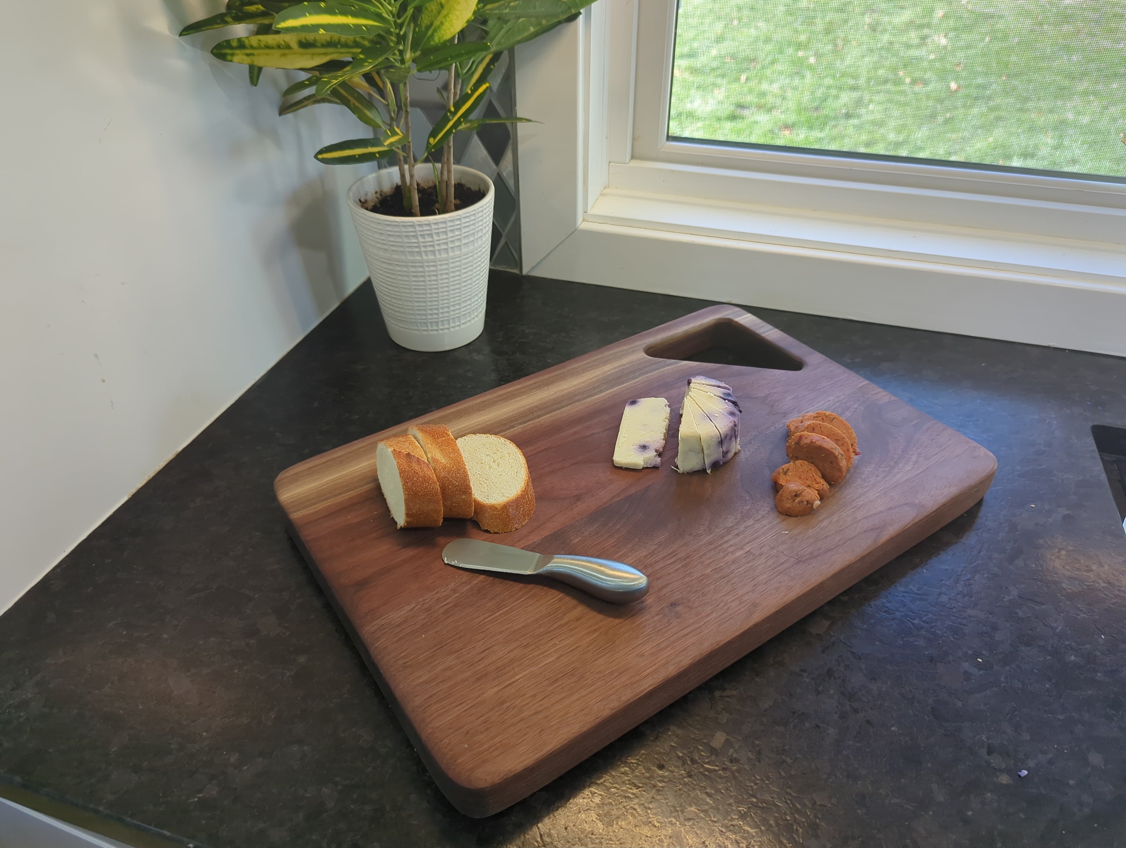 Retro Oversized Cutting Board - '70s Nostalgic Design for Kitchen Prep - Handcrafted with Vintage Charm - Perfect for Avocado Green or Modern Minimalist Kitchens